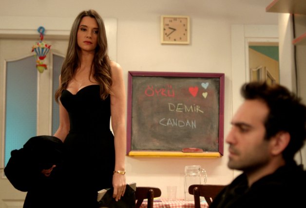 Candan y Demir se distancian cada vez más.