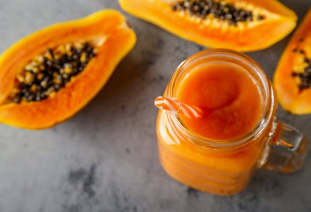 La papaya ayuda a digerir las proteínas, y ayuda a evitar los gases