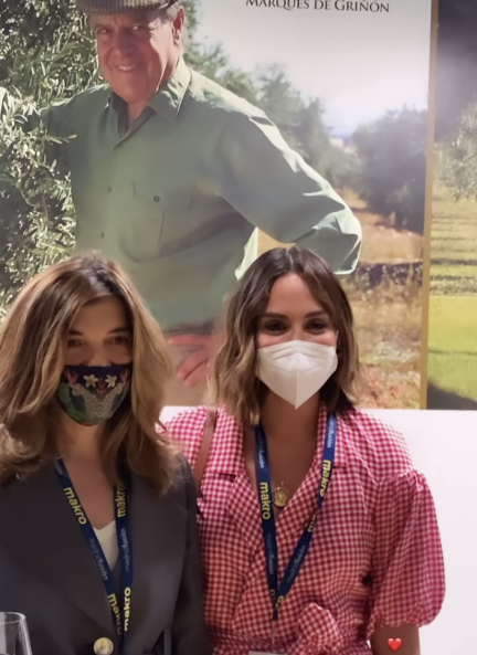 Tamara Falcó y su hermana en la feria gastronómica Madrid Fusión (@tamara_falco).