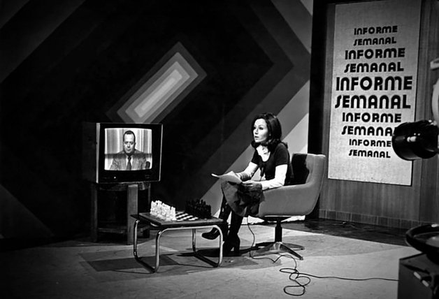 Rosa María Mateo como presentadora de "Informe semanal", de TVE.