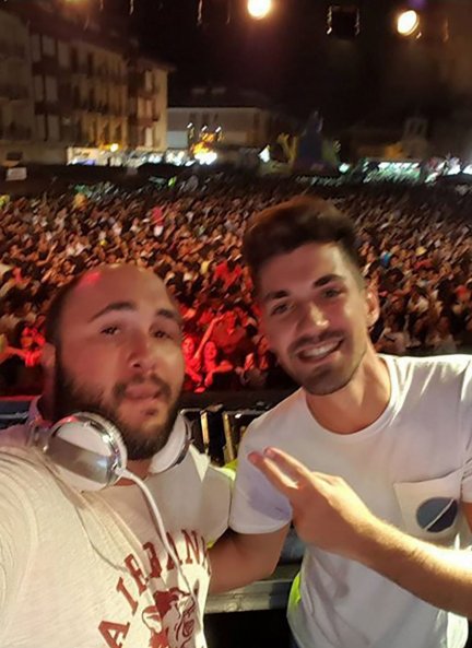 El "dj", con Alejandro Albalá. Fueron compañeros en "GH Dúo" y antes fueron cuñados.