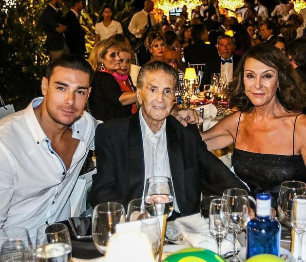 Jaime Ostos junto a su mujer y su hijo (Instagram).