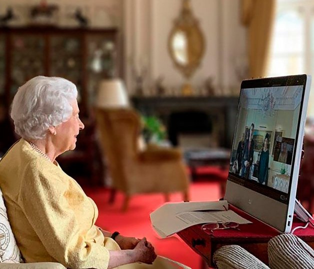 A la reina Isabel no le gusta nada "teletrabajar".