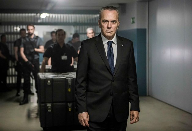 En la cinta, el actor da vida al jefe de seguridad del Banco de España.