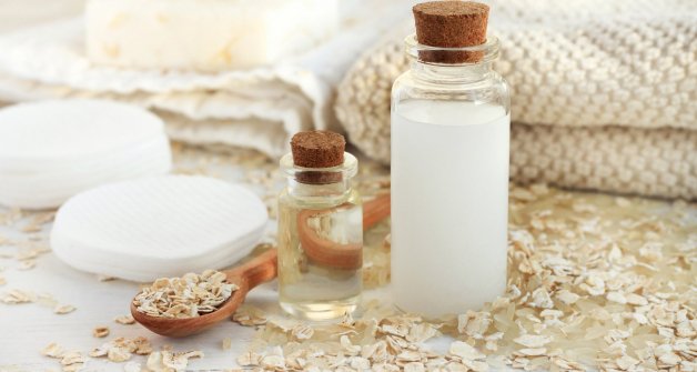 El agua de arroz hidrata profundamente la piel, absorbiendo todo el exceso de grasa del rostro.