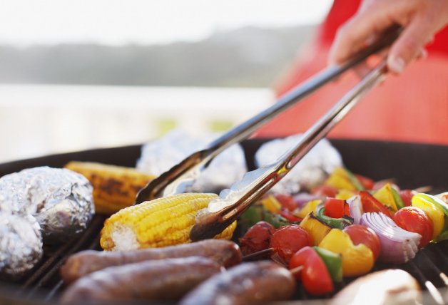 Las pinzas de cocina son ideales para manipular alimentos mientras los cocinamos