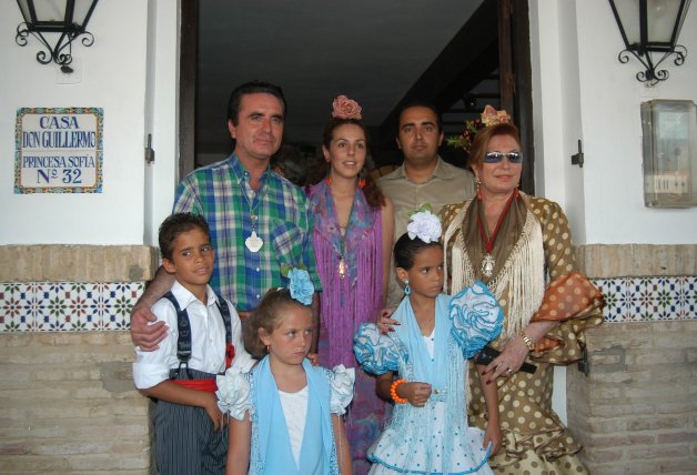 Una imagen del Rocío del 2003, con José Ortega Cano, Rociíto y Fidel, Rocío Jurado, José Fernando, Ro y Gloria Camila. 