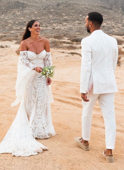 Anabel Pantoja y Omar, el pasado 1 de octubre durante su boda en La Graciosa.
