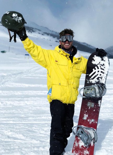 Rodri practicando snowboard, uno de sus deportes favoritos.
