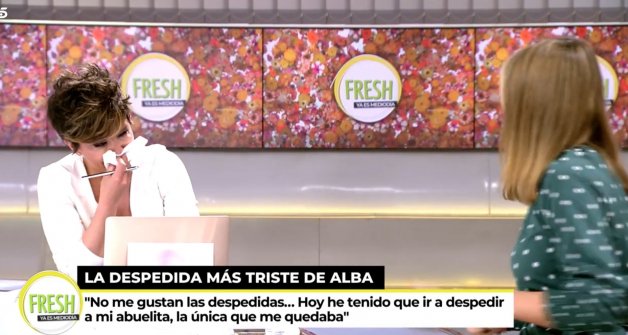 Sonsoles Ónega y Alba Carrillo, muy emocionadas en Ya es Mediodía (Telecinco).