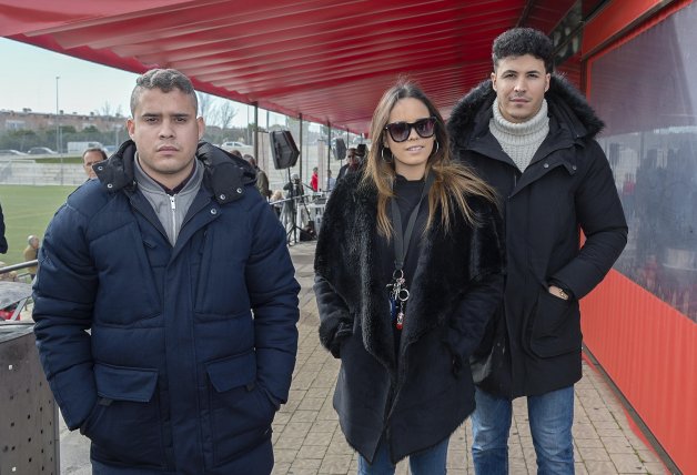 Kiko y Gloria, cuando eran pareja, junto al hermano de ella, José Fernando.