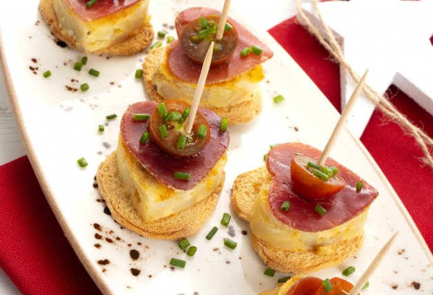 receta-canapes-pronto-pincho-de-corazones-de-tortilla_6_628x428