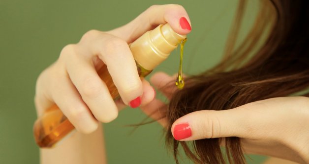 Hidratar y masajear el cuero cabelludo con ingredientes naturales frenarán la pérdida de cabello.