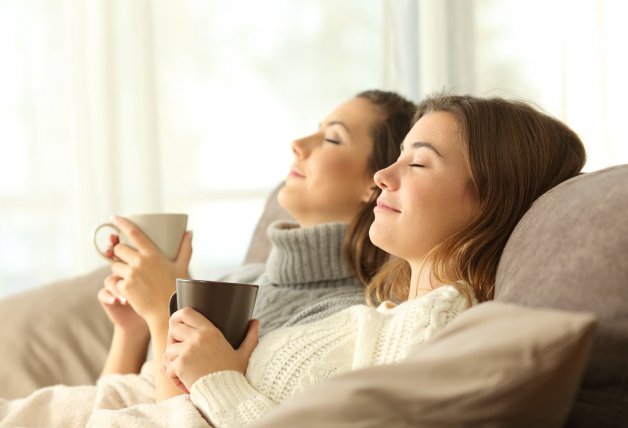 Las infusiones pueden ayudarnos a dormir mejor, entre otros