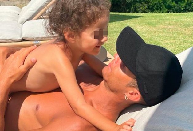 Cristiano Ronaldo tiene debilidad por su hija pequeña.