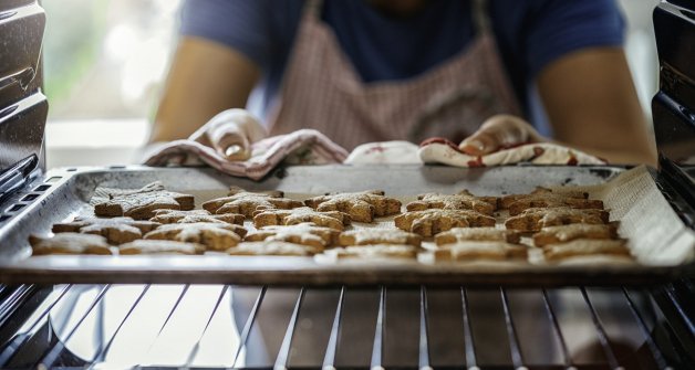 Recuerda cocinar tus galletas a fuego medio para que se hagan todas por igual.