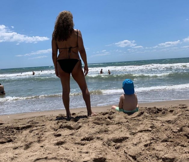 Lolita luciendo tipazo hace unas semanas en la playa.