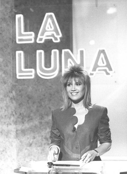 De 1989 a 1990, Julia Otero presentó 'La Luna'.