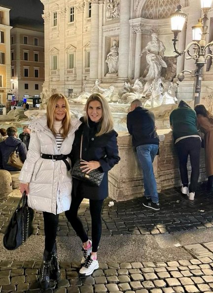 Los posados de Ana y Susana en la Fontana di Trevi ¡son casi una tradición!