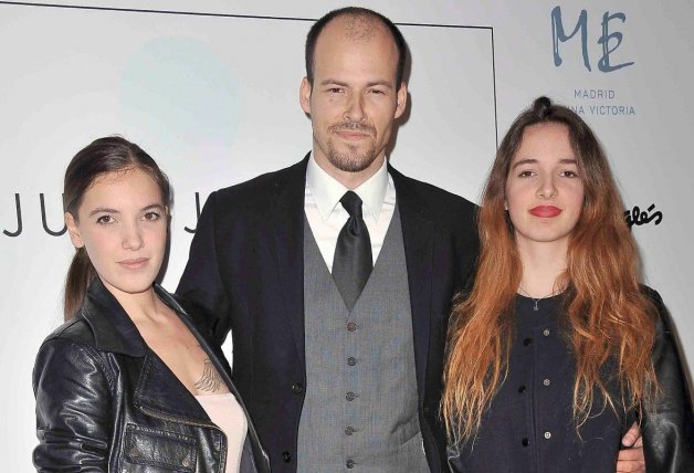 Olfo Bosé junto a sus hermanas Jara y Palito, hijas del segundo matrimonio de Lucía Dominguín.