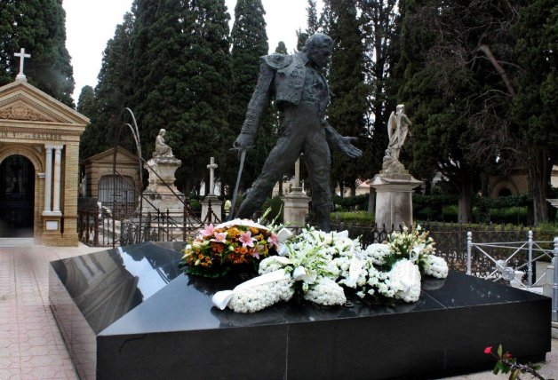 El mausoleo de Paquirri en el cementerio de Sevilla.