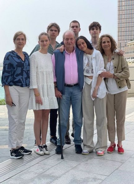 El Rey Emérito ha estado acompañado por sus hijas y sus nietos y en Abu Dabi.