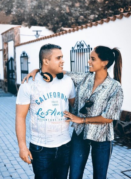 José Fernando, en uno de sus permisos, junto a su hermana Gloria Camila.