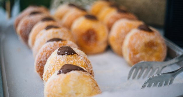 Rellena tus buñuelos de viento con tus sabores favoritos.