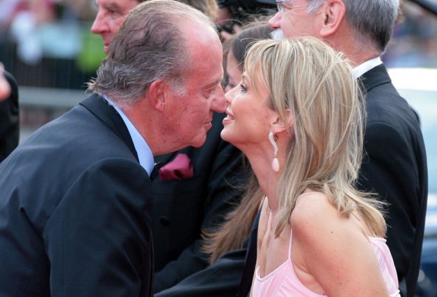 Esta imagen de Juan Carlos y Corinna ha dado la vuelta al mundo.
