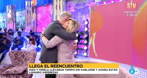 Terelu y Kiko se abrazan tras hacer las paces (Sálvame Diario).