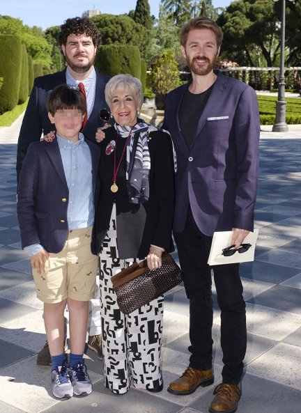 En los últimos años de su vida, sus hijos se han volcado en cuidarla y estar con ella y Concha ha encontrado una nueva ilusión con el cariño de su único nieto, Samuel.