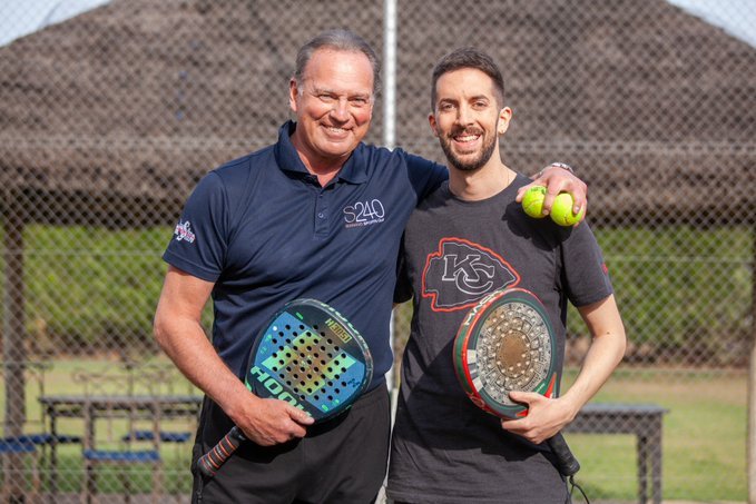 Bertín Osborne y David Broncano no dudaron en jugar ante las cámaras un partido de pádel.