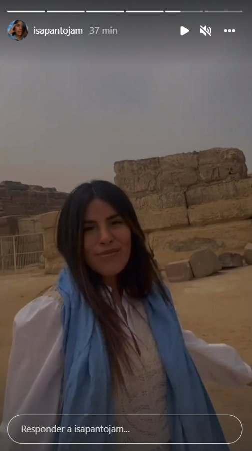 Isa Pantoja posa, feliz, en Egipto (@isapantojam).