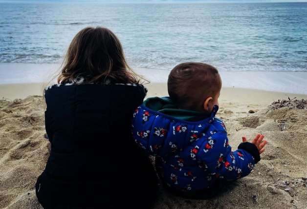 Lola y Leo en Formentera disfrutando de sus vacaciones familiares.