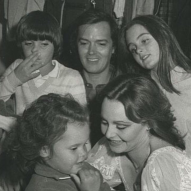 Rocío Dúrcal y Junior con sus hijos Antonio, Carmen y Shaila.