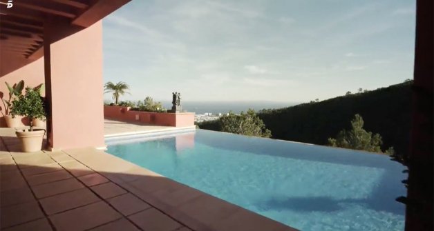 La piscina de 55 metros es una de las joyas de la casa.