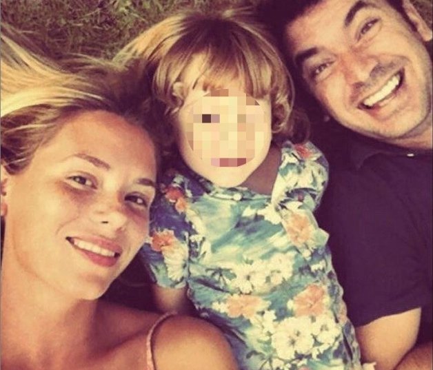 Arturo Valls junto a su mujer, Patricia, y su hijo Martín, que este verano cumple 12 años.