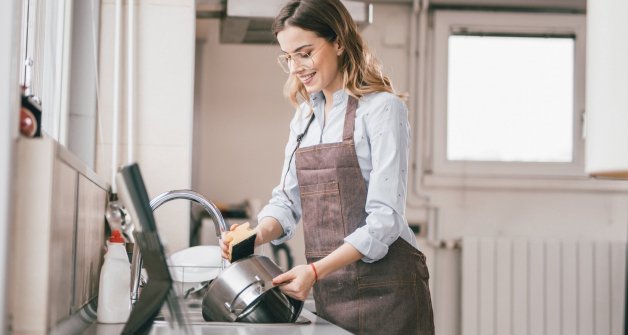 Cuida tus ollas y sartenes: tips para mantenerlas relucientes