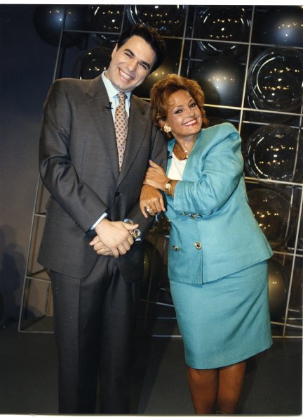 Agustín Bravo y Carmen Sevilla repartían premios cada noche en 'Telecupón'.