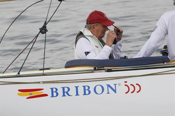 Juan Carlos I lució con orgullo su último look para navegar.