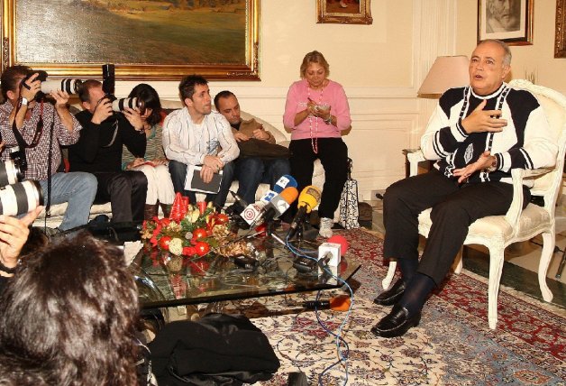 José Luis Moreno recibió a la prensa en su casa, para contar todos los detalles de su atraco.