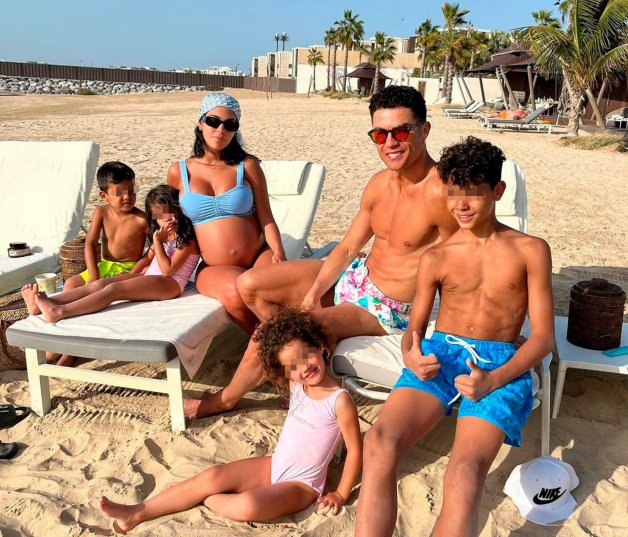Georgina, junto a su pareja, Cristiano Ronaldo, y sus hijos. 