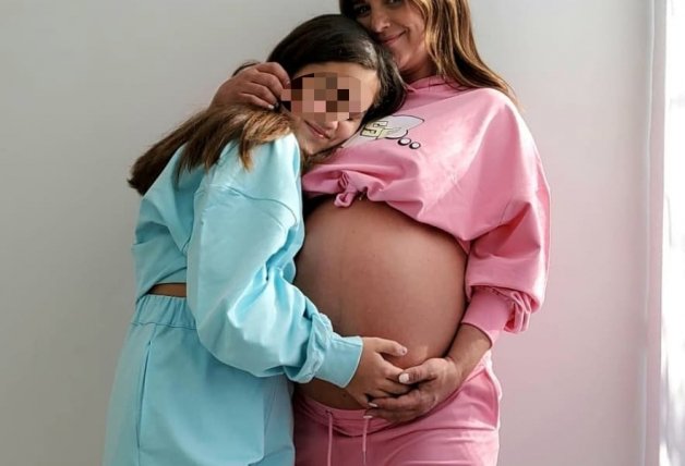 Paula y Daniella, solo unos días antes del nacimiento de Miki.