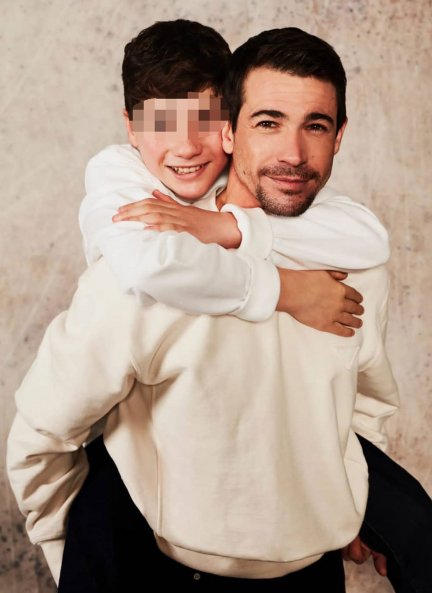 Juan José Ballesta compartió esta foto con su hijo de 'El País Semanal' en redes sociales