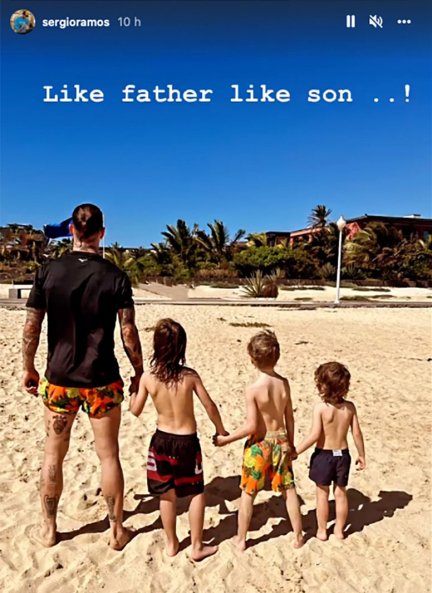 El futbolista del PSG, con sus tres hijos mayores: Sergio, Marco y Alexander.