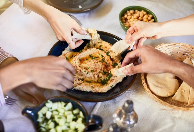 El humus es una receta fácil, económica y saludable. ¡Lo tiene todo!