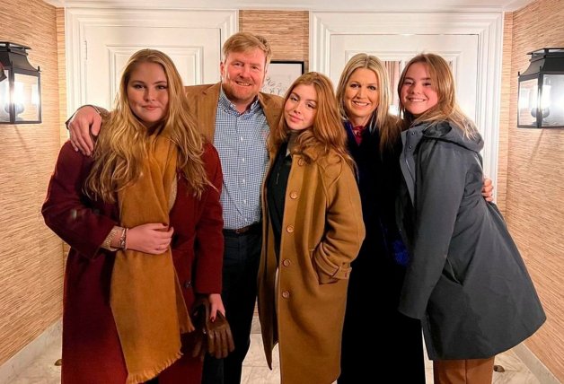 El "christmas" de Máxima y Guillermo de Holanda, con sus hijas, Amalia, Alejandra y Ariadna.