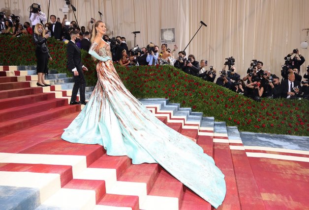 Blake Lively llamó la atención con un traje que transformó en todo un homenaje a Nueva York.