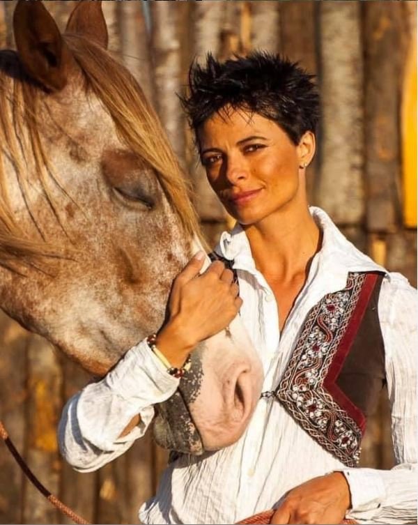 Natalia Estrada es en la actualidad una feliz criadora de caballos. 