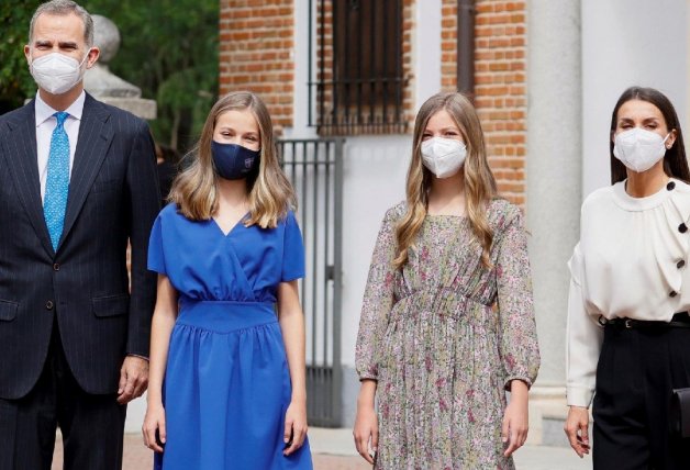 La Princesa Leonor, junto a su familia el día de su confirmación.